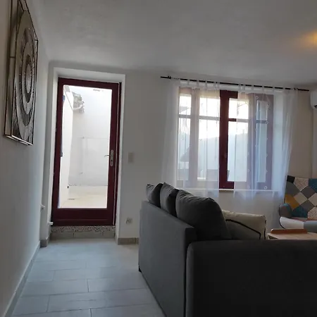 Le Gaffier, Maison Au Pied De La Cite, Climatisation, 2 Et Belle Cour Sans Vis A Vis *