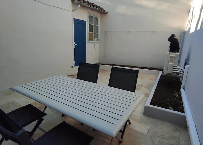 Le Petit Gaffier, Maison Au Pied De La Cité, Avec 2 Et Belle Cour Sans Vis à Vis Casa de Férias
