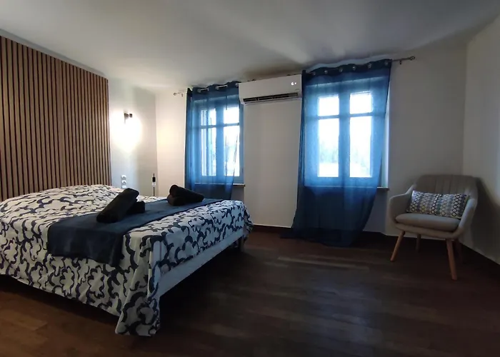 Le Petit Gaffier, Maison Au Pied De La Cité, Avec 2 Et Belle Cour Sans Vis à Vis Casa de Férias *